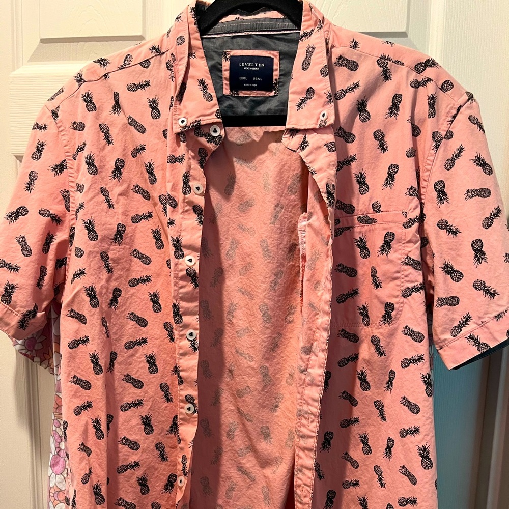 Pink aloha shirt with pineapple print, men’s L, fit regular
